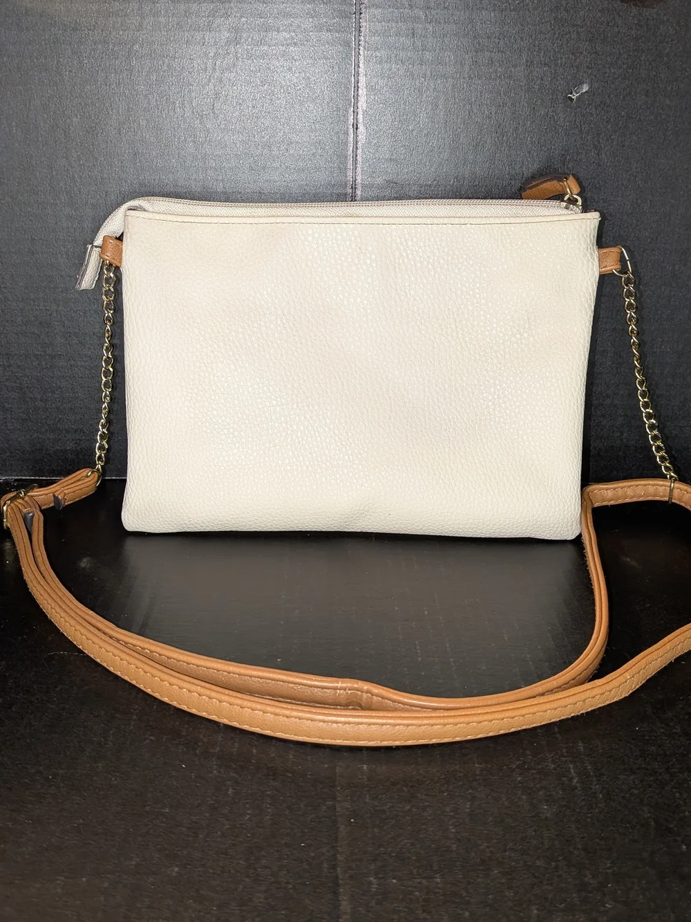 Jessica Simpson Crossbody Adjustable Strap Bag 3 Zip Pockets, 2 Slip Pockets